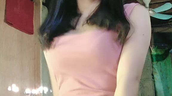 Pink banget yaa bibir nya🤤