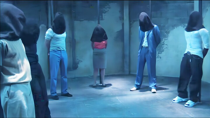 9 People Trapped In An Empty Room In Every 10 Minutes One Person Will Die!