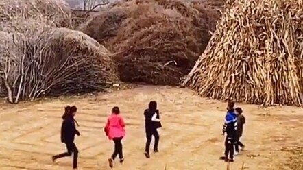 Cảm giác như mười năm đầu của thế hệ 00 đã như chuyện của kiếp trước vậy.