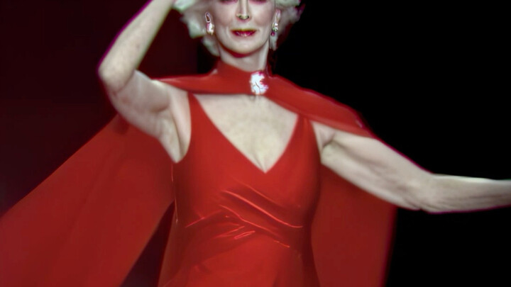 Siêu mẫu thế giới Carmen Dell’Orefice – cây đại thụ trên sàn diễn, ai ngờ bà đã 95 tuổi rồi; nét tha
