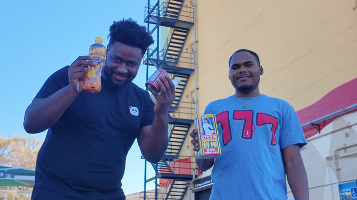 ตามท้องถนนสหรัฐอเมริกาเปิดให้คนเดินผ่านลองชิมน้ำดื่มจีน