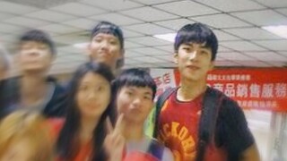 「曾敬骅」人群中捕捉一只认真跳舞的宝