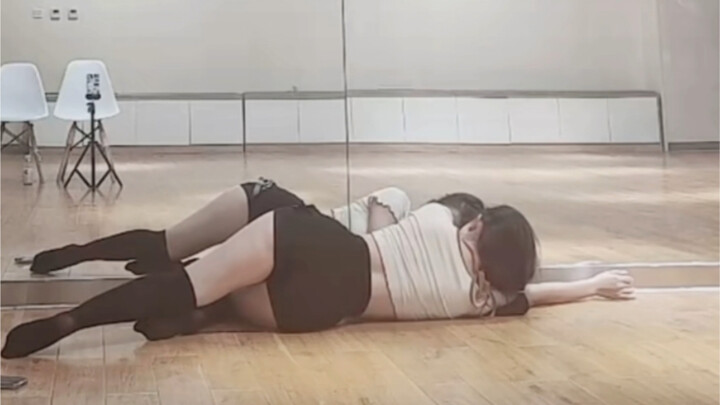 Recording the terribly tough daily life of pole dancing~