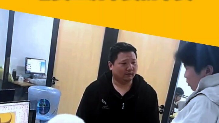 العمل لمدة ثماني سنوات في مصنع القوالب لا يساوي حتى مبتدئًا يتقاضى 8 آلاف، فالموظفون القدامى يقولون: