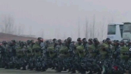 بيقدّوا مبضع الجراحة وبيقفزوا بالمظلات! فريق الطب المحمول جوًا وصل!