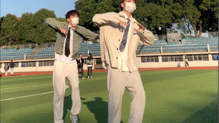 Two handsome guys actually started dancing to Seventeen's latest comeback song on the university tra