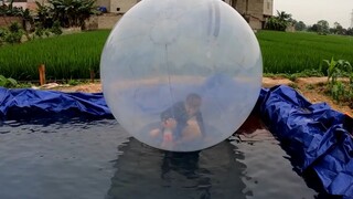 Hưng Troll _ Thử Thách 24H Sống Trong Quả Bóng Đi Bộ Trên Nước Khổng Lồ
