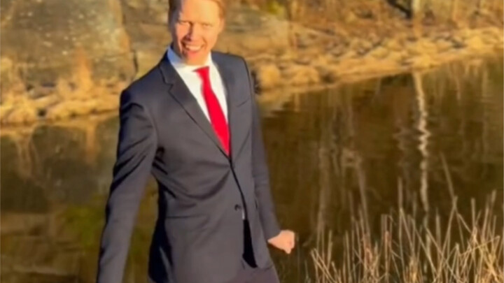 Foreign guy's happy magic dance steps, so weird, take another look