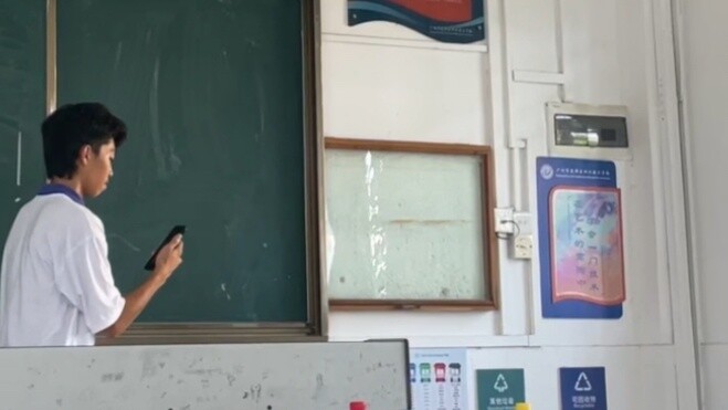 ขณะนี้มีการติดตั้งบันไดเลื่อนและบันไดแล้ว! - -