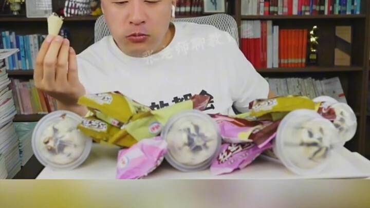 Trương Tuyết Phong lúc sinh thời rất thích đồ ngọt, có lần ăn tới hơn chục que kem.