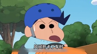 风间开卡丁车时，意外踩掉脚蹬子，导致车子失控