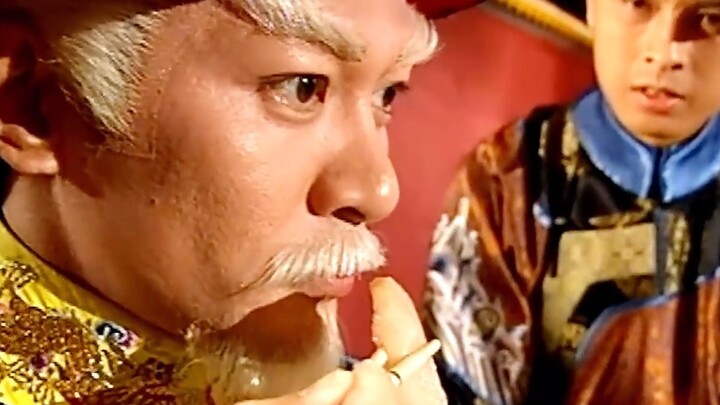 Koki kerajaan membuat hidangan “Ikan Melompati Gerbang Naga dengan Delapan Belas Putaran” di Balai A