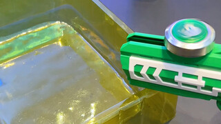 男孩子的快乐其实很简单，有个炫酷的陀螺就能玩一整天