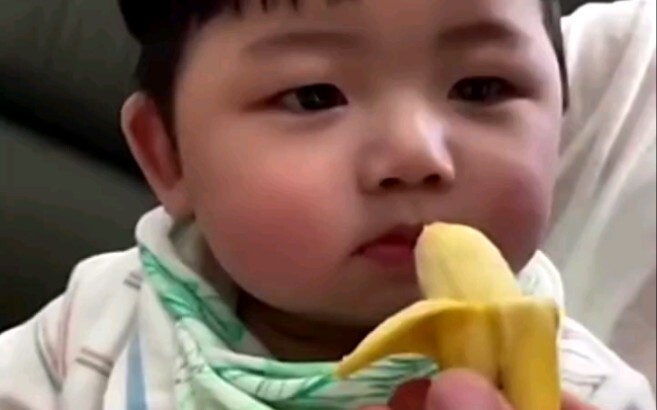 Anak kecil makan saja pisang kecil!