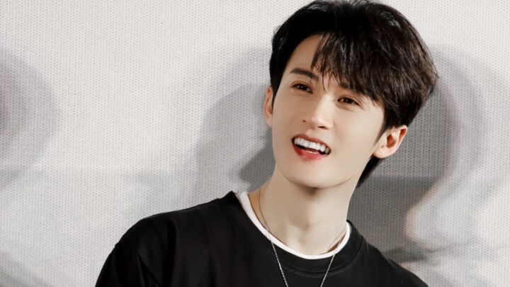 ساعدوني! من يستطيع تحمل هذا؟ أخيرًا فهمت مشاعر الأولاد عندما ينظرون إلى الفتيات اللطيفات، إنهن حقًا 