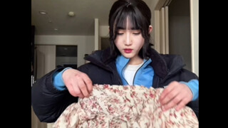 A Chinese woman who economizes her entire life to save on postage