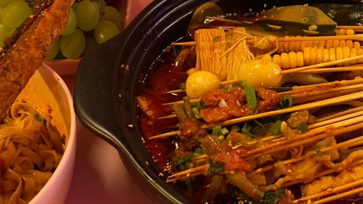 Người chỉ mải mê nghĩ đến chuyện ăn uống thì có xấu đến đâu được chứ~