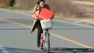 特案组（7）女孩放学被人绑架，母亲带3亿现金与绑匪交易，却被警察怀疑是同谋！