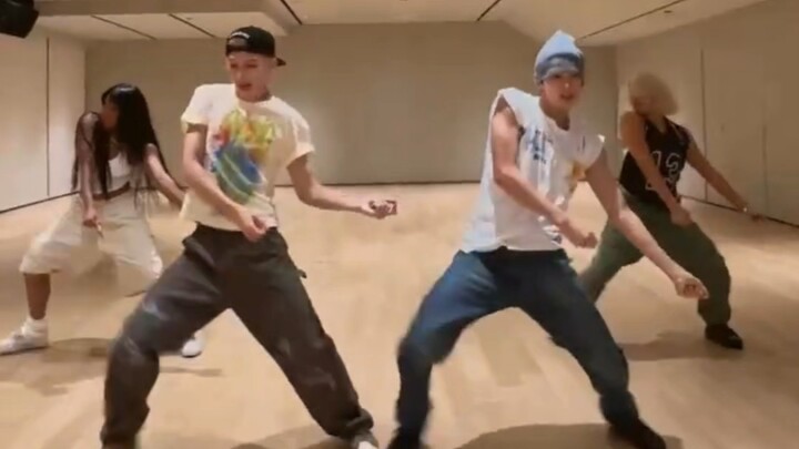 CORTIS Ahn Gun-ho's off-team chats since debut