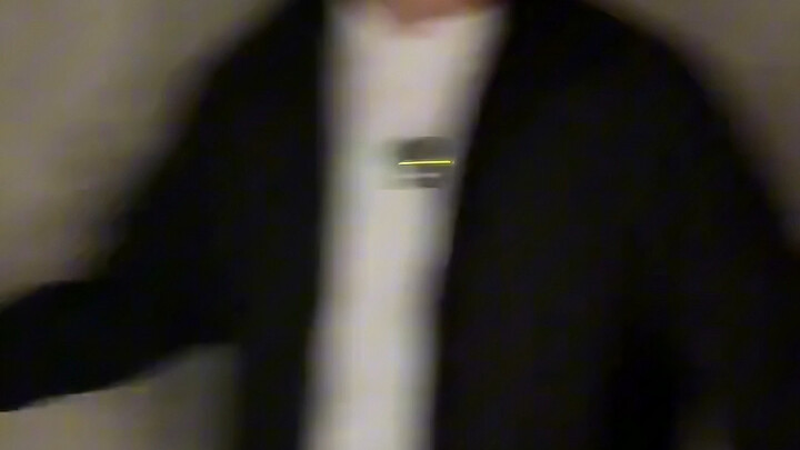 Jangan menunduk, mahkotamu bisa jatuh. Jika kamu tetap menunduk, kamu bahkan tak bisa pulang ke ruma