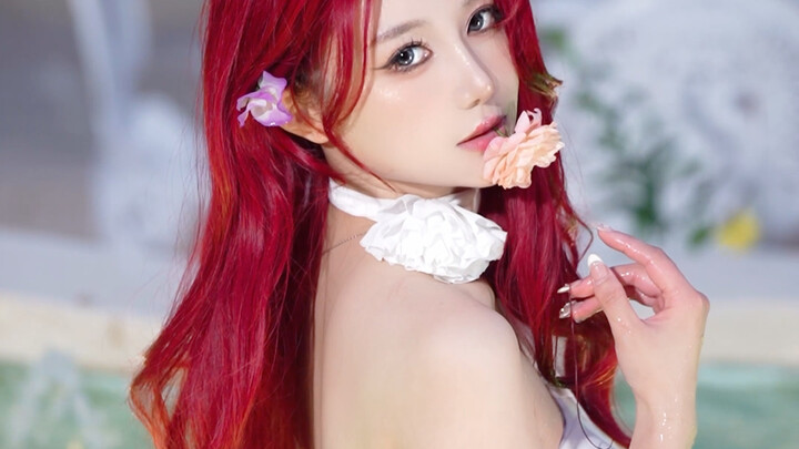 Red hair really has an Italian flair.