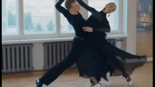 Tango Modern (Saya tidak tahu banyak tentang tari modern, tetapi menurut saya pasangan ini cukup bag