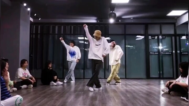 【原创编舞】欢乐的Urban编舞《神魂颠倒》 笑容停不下来 哈哈哈