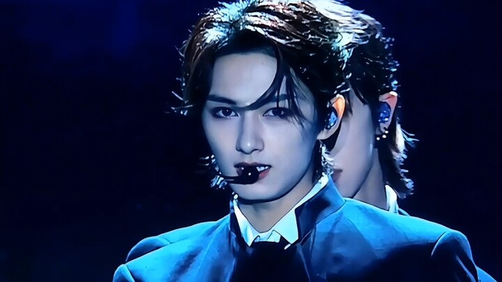 As soon as Wen Junhui waves, I’m about to drop to my knees for him!