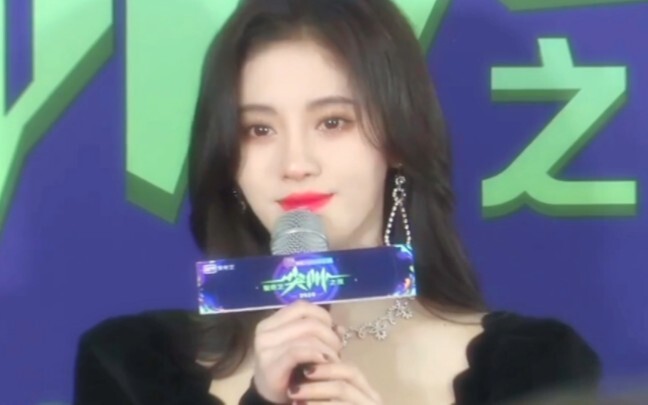 The moment Ju Jingyi said these words, she instantly silenced all those so‑called “sophisticated” ta