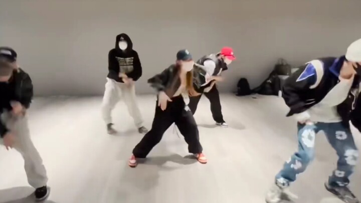 After watching Giselle's candid video, I revisited the choreographer's practice room...