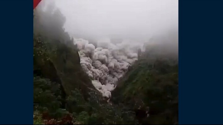 kejadian kemarin ,erupsi gunung Semeru Lumajang