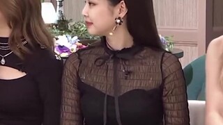 أضحكني حقًا هذا التعبير الذي لا يمكن الرد عليه؟؟ المطر ما زال يهطل، المغني غاو فو