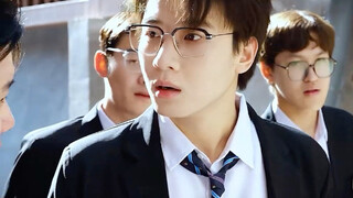 The all-powerful group president's soul transmigrates into a pathetic high school student... #I'm ti