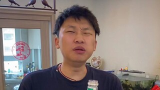 Bạn cùng phòng cười phá lên vì cách phát âm của tôi, nhưng ngay giây tiếp theo tôi lại càng ấn tượng