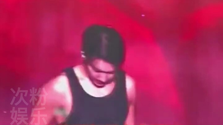 Karena Xiao Ba absen dari konser di Jakarta, semangat kebersamaan grup kembali terlihat saat ini