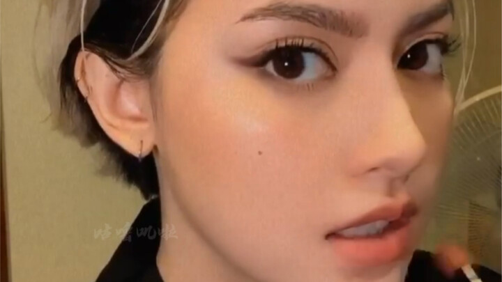 【الفتاة المحرمة】يوري في الحياة الواقعية، شعره القصير رائع حقًا، يناسبه كثيرًا