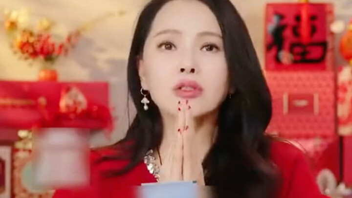 【Song Yuqi】Trong buổi livestream, Y Năng Tĩnh một lần nữa nhắc đến Song Yuqi: “Chúng tôi những người