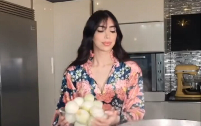 Có người gầy trơ xương vì đói, nhưng lại có người đổ thức ăn vào thùng rác.