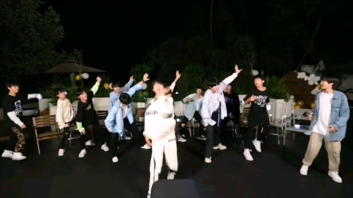 Khoảnh khắc hoàng đế Thuận đi săn