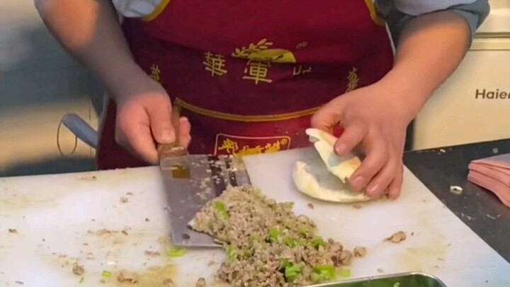 [Meat Sandwich] Is this what the gap between schools looks like?!