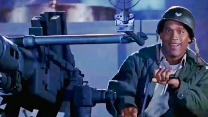 มีผู้คนประกอบรถถังในสนามรบและมีผู้คนสลายระเบิดและดึงสายไฟออกทั้งหมด