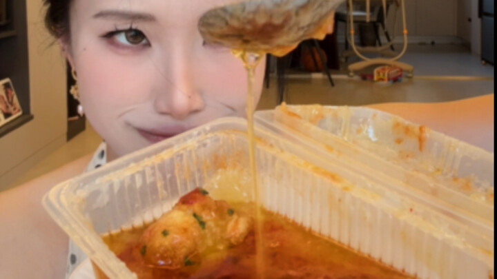 Thì ra các loại sốt trong Sốt Đa Đa đều là dầu…