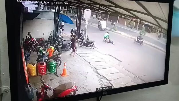 hati hati kalau di jalan