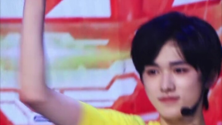 أغرورقت عيناه بالدموع خلسة مرة أخرى.