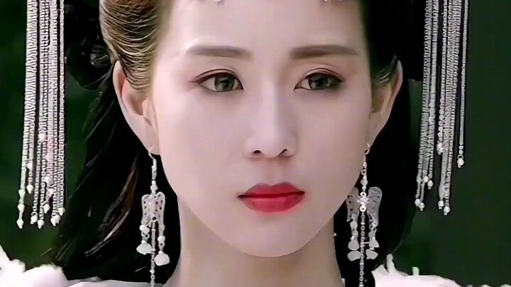 Inilah sosok si Cantik Nomor Satu yang sesungguhnya! Hanya dengan beberapa menit tampil, ia langsung