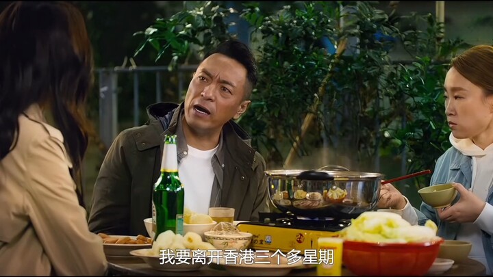 “แสดงได้สมจริงมาก ทั้งเช็ดปาก จัดเรียงไรผม ลูบหัว และสะบัดเสื้อ แถมแววตาหลบๆ ซ่อนๆ!”