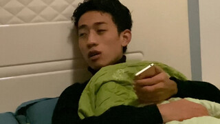 二十二岁的我还要和亲戚睡同一张床