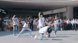  BOY STORY omg busking rekaman langsung roadshow di Chengdu