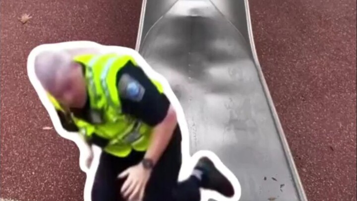 โผล่ออกมาเหมือนหุ่นยนต์เลย ______ _คาดไม่ถึงจริงๆ _สไลเดอร์