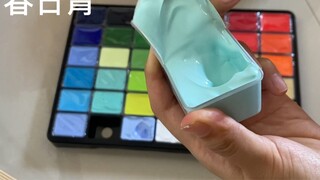 Thật tuyệt làm sao khi xé sơn acrylic thạch ra từng mảnh một!